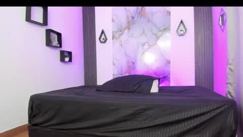 INDEPENDENT MODEL online show from May 2026 12:11:02 PM