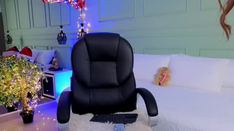 Kat online show from December 2025 12:00:01 PM