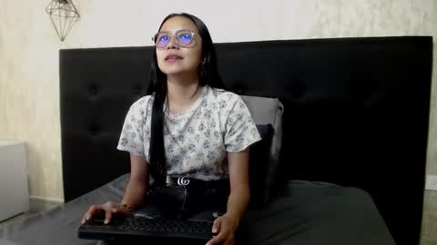 Snapshot of katalina07 chatting on November 2025 12:51:01 PM Katalina online show from November 2025 12:51:01 PM