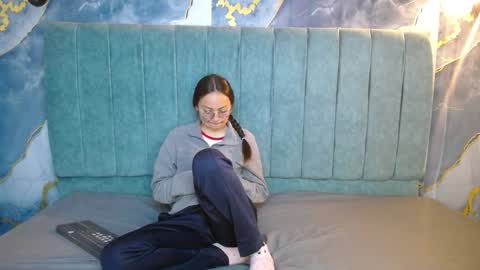 Katalina online show from April 2026 05:10:02 PM
