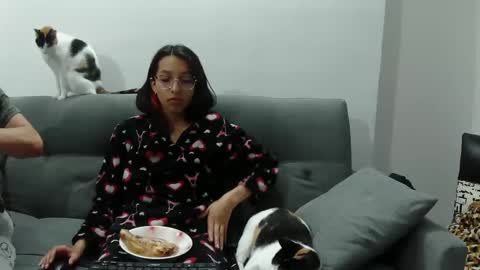 Snapshot of katalleya_jyj chatting on February 2025 05:31:02 AM Katalleya and Steban online show from February 2025 05:31:02 AM