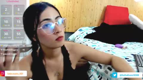 Snapshot of kate_evans1 chatting on February 2025 09:06:02 PM Kate Evans online show from February 2025 09:06:02 PM