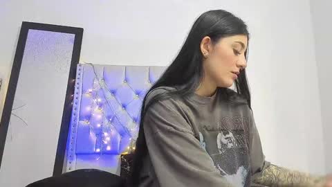 love meeee online show from October 2025 06:20:01 PM