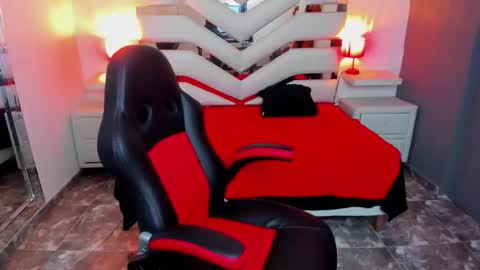 kate Tompson online show from February 2026 01:04:02 PM