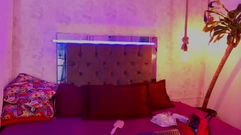 Snapshot of kathira_londres chatting on July 2026 01:17:02 PM Sofia online show from July 2026 01:17:02 PM
