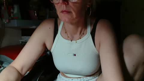 Snapshot of kathleenedwards chatting on July 2026 08:33:01 PM Kathleen online show from July 2026 08:33:01 PM