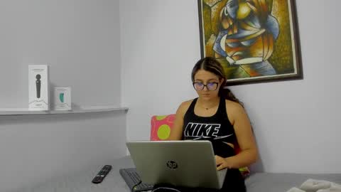 Snapshot of katia_foxx chatting on February 2025 11:55:01 PM Khaterine online show from February 2025 11:55:01 PM