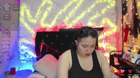 Snapshot of katieeandsharon chatting on January 2025 12:10:01 PM SHARON KATIEE online show from January 2025 12:10:01 PM