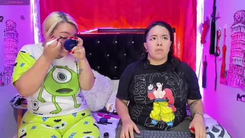 Snapshot of katieeandsharon chatting on February 2025 04:27:01 AM SHARON KATIEE online show from February 2025 04:27:01 AM