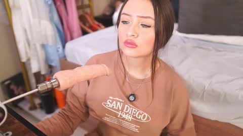 K A T L Y N  online show from October 2025 02:34:01 PM