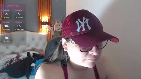 Snapshot of katty_findom_ chatting on February 2026 09:35:02 AM katty online show from February 2026 09:35:02 AM