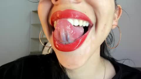 Katty online show from October 2025 08:50:02 PM