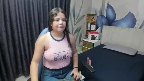 Snapshot of kattycurvy4u chatting on February 2025 12:14:02 PM katty online show from February 2025 12:14:02 PM