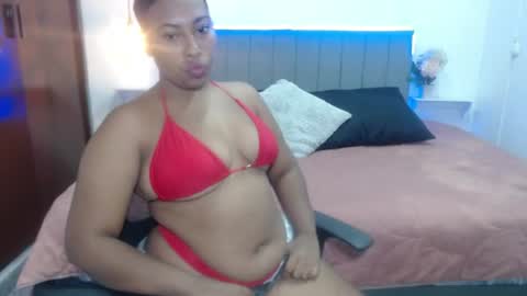 Snapshot of katy_lux_ chatting on August 2026 02:38:02 PM katy_lux_ online show from August 2026 02:38:02 PM