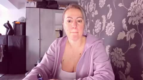 Snapshot of katynextdoor chatting on February 2026 01:51:02 PM Katy online show from February 2026 01:51:02 PM