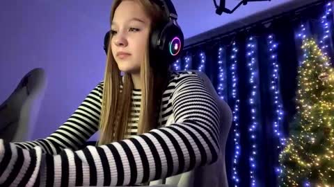 Snapshot of kayceefroehner chatting on January 2026 03:50:01 PM Amia online show from January 2026 03:50:01 PM