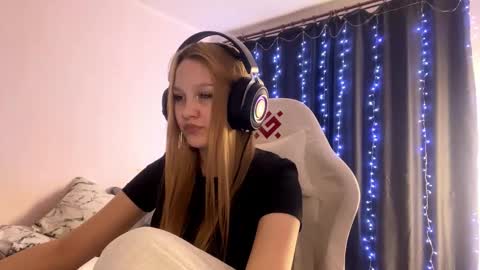 Snapshot of kayceefroehner chatting on February 2026 03:24:01 PM Amia online show from February 2026 03:24:01 PM