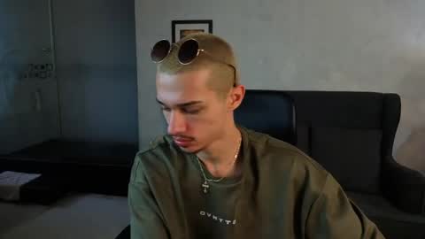 Snapshot of kaydendrew chatting on April 2026 04:57:01 AM KaydenDrew online show from April 2026 04:57:01 AM