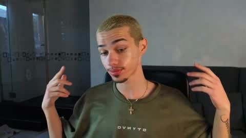 Snapshot of kaydendrew chatting on April 2026 04:32:01 AM KaydenDrew online show from April 2026 04:32:01 AM