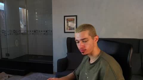 Snapshot of kaydendrew chatting on April 2026 04:46:01 AM KaydenDrew online show from April 2026 04:46:01 AM