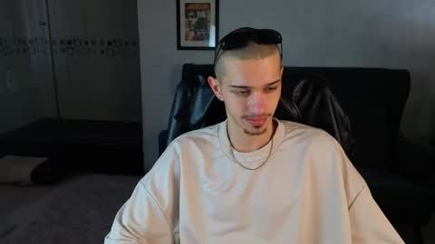 Snapshot of kaydendrew chatting on April 2026 04:28:01 AM KaydenDrew online show from April 2026 04:28:01 AM