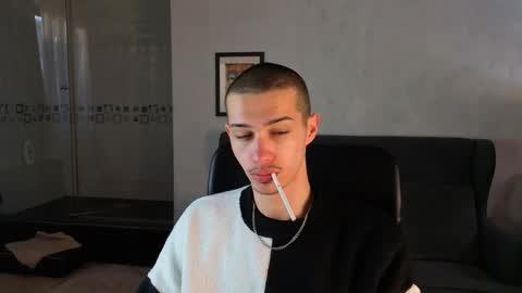 Snapshot of kaydendrew chatting on April 2026 04:24:02 AM KaydenDrew online show from April 2026 04:24:02 AM