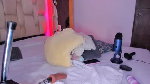 Kayla online show from July 2026 10:25:02 PM