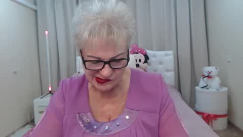 kaylesmoll online show from January 2026 07:45:01 PM
