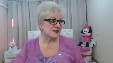 kaylesmoll online show from March 2026 07:39:01 PM
