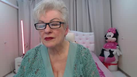 Snapshot of kaylesmoll chatting on April 2026 02:27:02 AM kaylesmoll online show from April 2026 02:27:02 AM