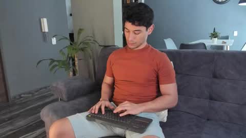 Snapshot of kayn_kalo chatting on November 2025 05:01:02 PM Kayn online show from November 2025 05:01:02 PM