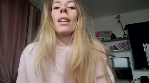 Snapshot of kayyrachyl chatting on January 2025 10:00:02 AM kayyrachyl online show from January 2025 10:00:02 AM