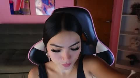 Snapshot of keeiity_moon chatting on May 2026 01:38:02 PM keeiity_moon online show from May 2026 01:38:02 PM