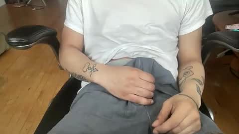 Keesey23 online show from April 2026 05:32:02 PM