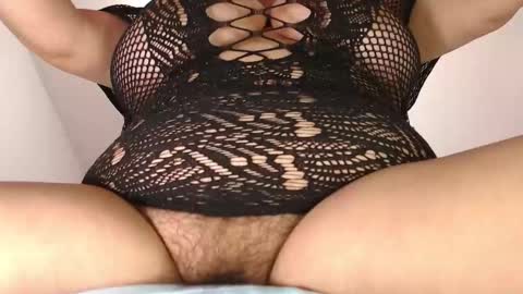 Angela online show from November 2025 07:57:02 PM