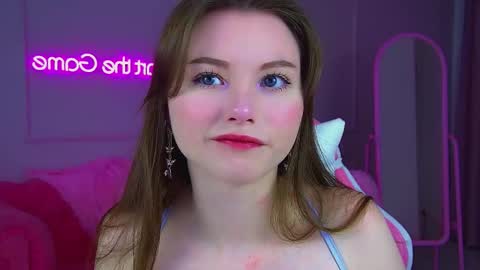 Keira online show from November 2025 06:19:02 PM