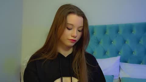 Keira online show from March 2026 06:13:01 PM