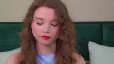 Keira online show from April 2026 06:21:02 PM