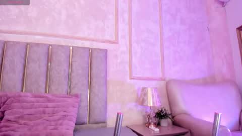 keirahartz online show from December 2025 03:59:01 AM