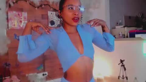 kelly__thomson online show from January 2025 09:46:02 PM