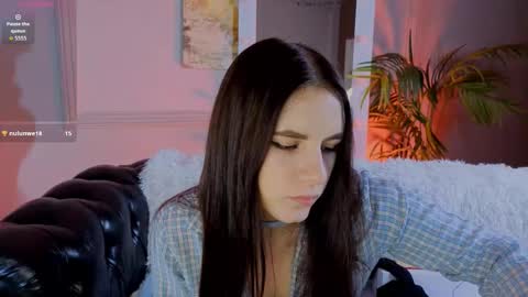 Kelly online show from December 2025 03:30:02 PM