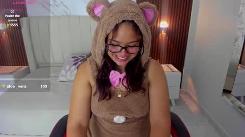 KELLY online show from November 2025 04:01:02 AM