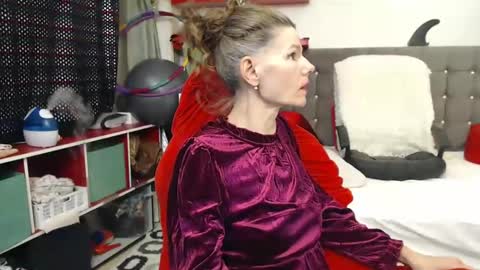 kelly online show from February 2025 06:16:01 PM