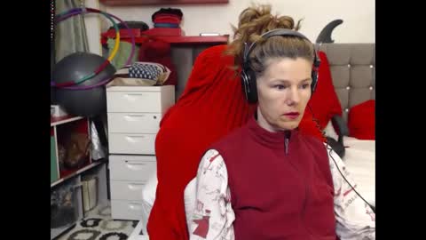 kelly online show from February 2025 09:27:02 PM