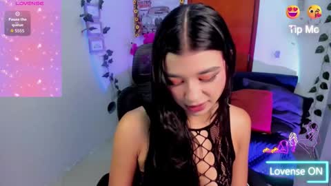 Carolina  online show from November 2025 02:51:01 PM