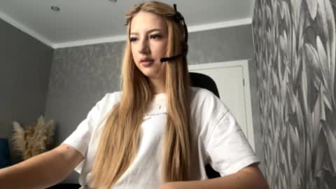 Snapshot of kendastuckmeyer chatting on October 2025 07:17:02 AM Betty online show from October 2025 07:17:02 AM