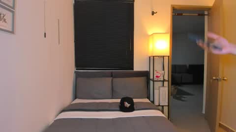 kendel_dimitri online show from April 2026 03:20:01 AM