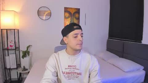 Snapshot of kendel_dimitri chatting on June 2026 05:41:02 AM kendel_dimitri online show from June 2026 05:41:02 AM