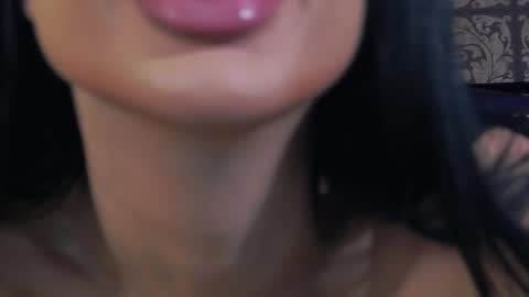 Snapshot of kendramaxx_ chatting on December 2025 06:19:01 AM Alina online show from December 2025 06:19:01 AM