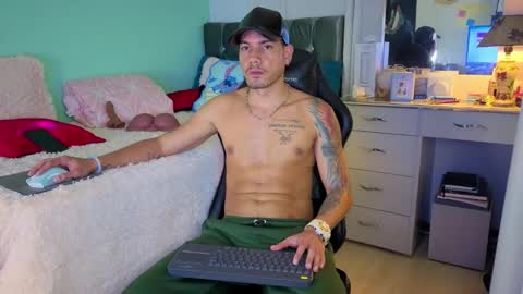 Chriss Morales online show from October 2025 02:04:02 AM